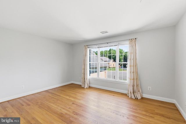 9395 WOLF TRAP CREEK CT, Great Falls, VA 22066