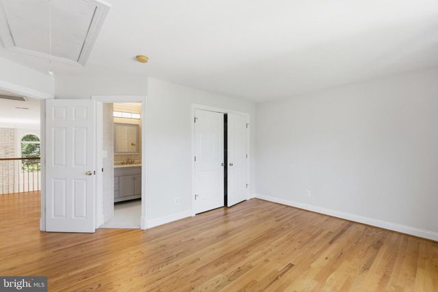 9395 WOLF TRAP CREEK CT, Great Falls, VA 22066