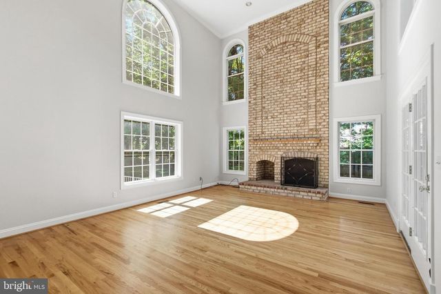 9395 WOLF TRAP CREEK CT, Great Falls, VA 22066