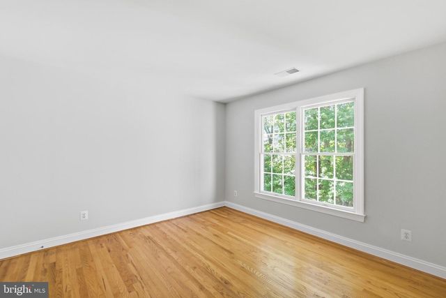 9395 WOLF TRAP CREEK CT, Great Falls, VA 22066