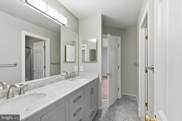 9395 WOLF TRAP CREEK CT, Great Falls, VA 22066