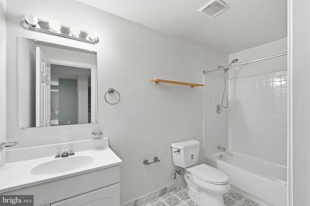 9395 WOLF TRAP CREEK CT, Great Falls, VA 22066