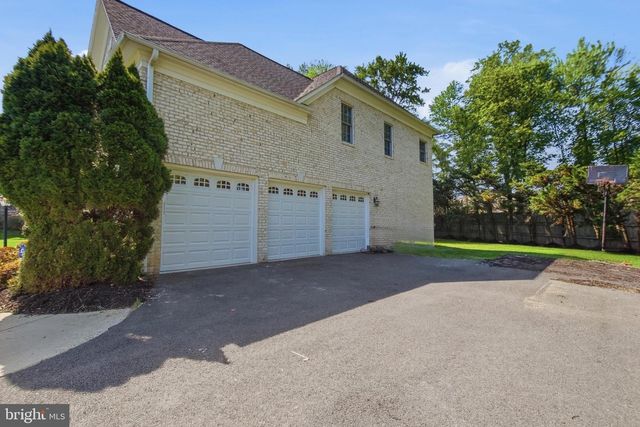 9395 WOLF TRAP CREEK CT, Great Falls, VA 22066