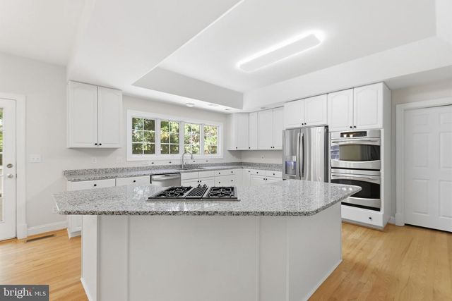 9395 WOLF TRAP CREEK CT, Great Falls, VA 22066