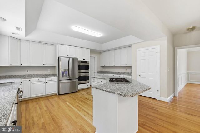 9395 WOLF TRAP CREEK CT, Great Falls, VA 22066