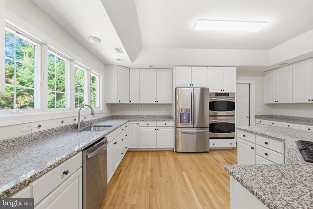9395 WOLF TRAP CREEK CT, Great Falls, VA 22066