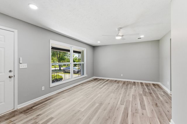 1307 Diana St, Murfreesboro, TN 37130