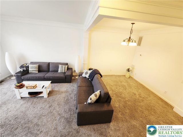 8517 Gateway Road, Upper Macungie Twp, PA 18031