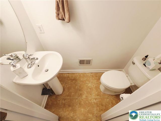 8517 Gateway Road, Upper Macungie Twp, PA 18031