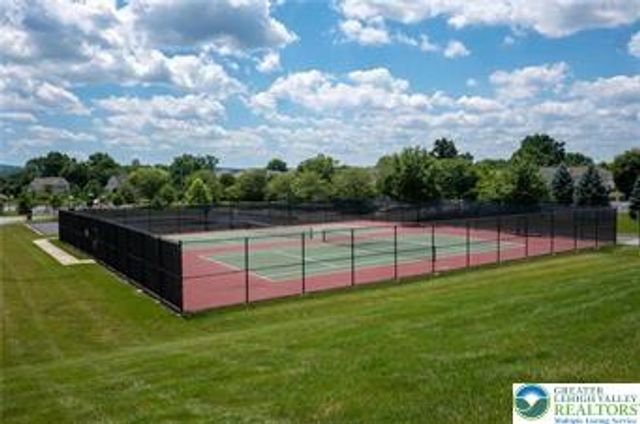 8517 Gateway Road, Upper Macungie Twp, PA 18031