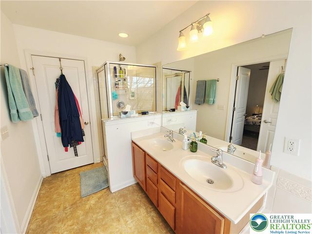 8517 Gateway Road, Upper Macungie Twp, PA 18031