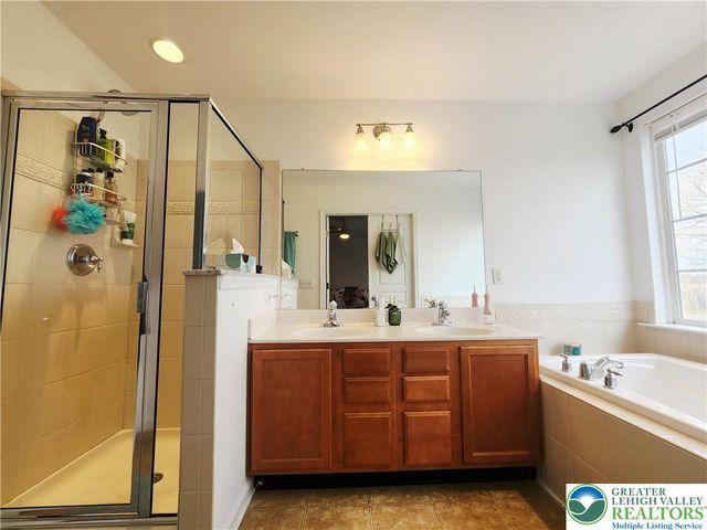 8517 Gateway Road, Upper Macungie Twp, PA 18031