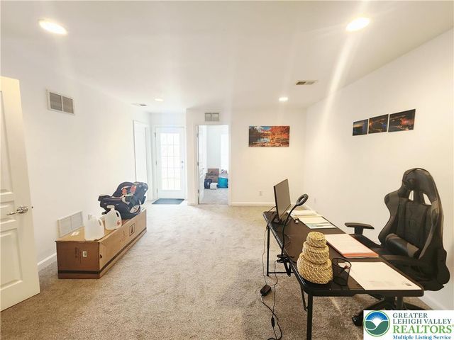 8517 Gateway Road, Upper Macungie Twp, PA 18031