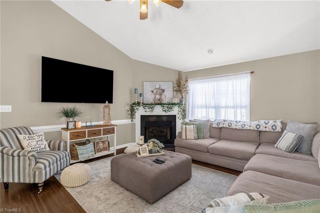 12 Braxton Lane, Thomasville, NC 27360