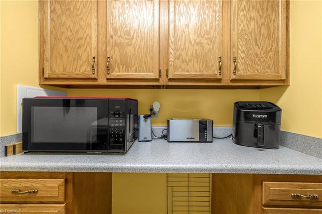 12 Braxton Lane, Thomasville, NC 27360