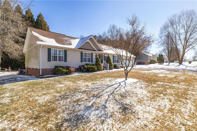 12 Braxton Lane, Thomasville, NC 27360