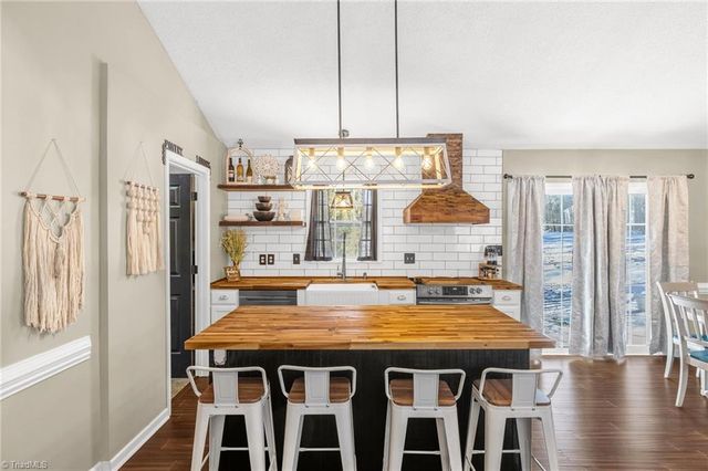 12 Braxton Lane, Thomasville, NC 27360