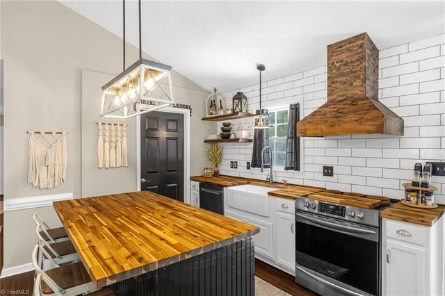 12 Braxton Lane, Thomasville, NC 27360