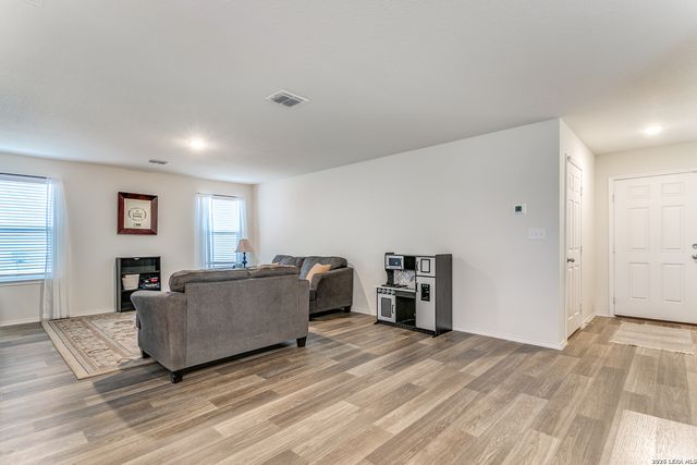 6231 Fieldrun, San Antonio, TX 78218