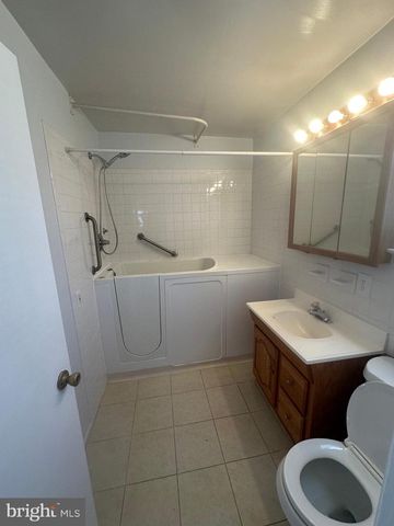 24--6 FLORENCE TOLLGATE PL, Burlington, NJ 08016