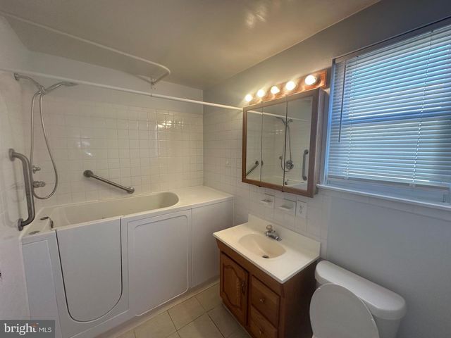 24--6 FLORENCE TOLLGATE PL, Burlington, NJ 08016