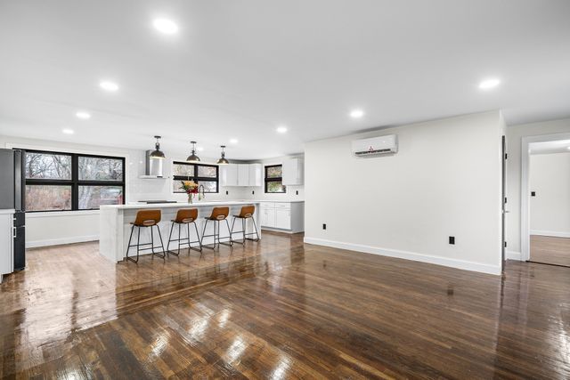 195 Barney Ave, Rehoboth, MA 02769