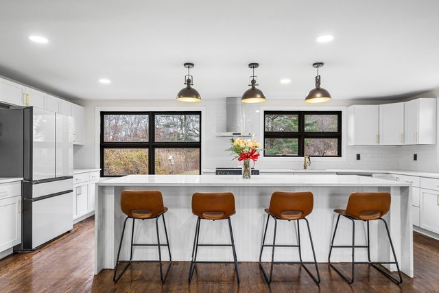 195 Barney Ave, Rehoboth, MA 02769