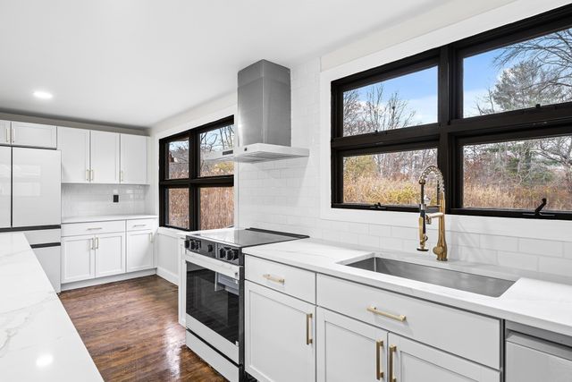195 Barney Ave, Rehoboth, MA 02769
