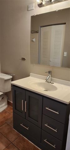 18352 NW 68th Ave P, Hialeah, FL 33015