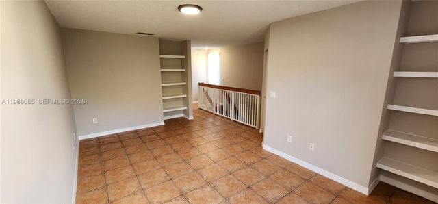 18352 NW 68th Ave P, Hialeah, FL 33015