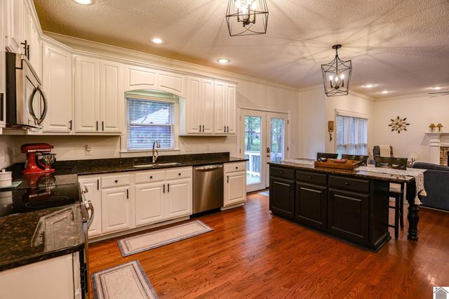 16 Greenwood Place, Paducah, KY 42003