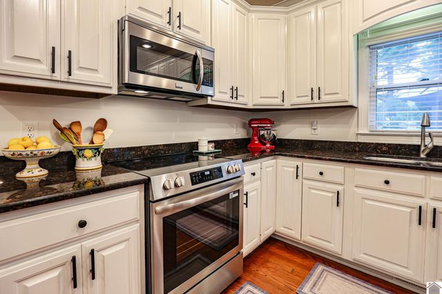 16 Greenwood Place, Paducah, KY 42003