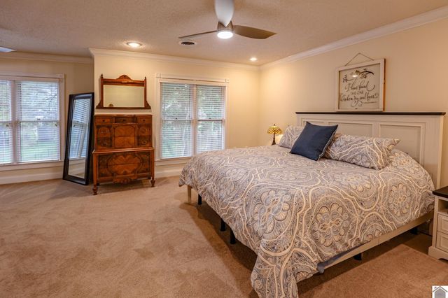 16 Greenwood Place, Paducah, KY 42003
