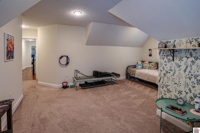 16 Greenwood Place, Paducah, KY 42003