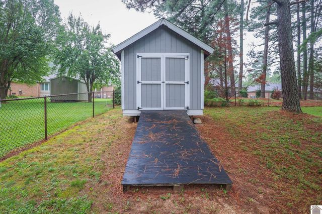 16 Greenwood Place, Paducah, KY 42003