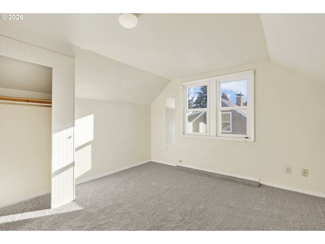 8301 Ne HASSALO St, Portland, OR 97220