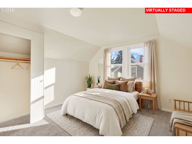 8301 Ne HASSALO St, Portland, OR 97220