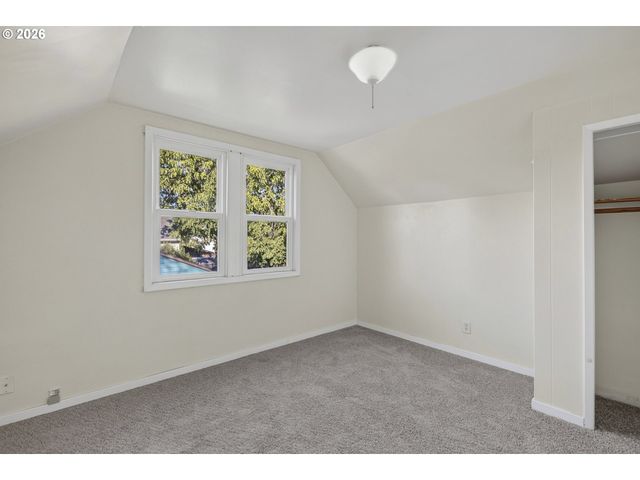 8301 Ne HASSALO St, Portland, OR 97220