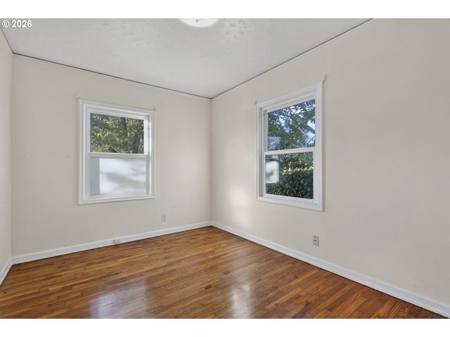 8301 Ne HASSALO St, Portland, OR 97220
