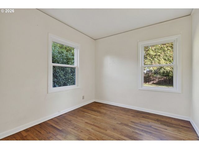 8301 Ne HASSALO St, Portland, OR 97220