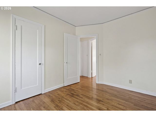 8301 Ne HASSALO St, Portland, OR 97220