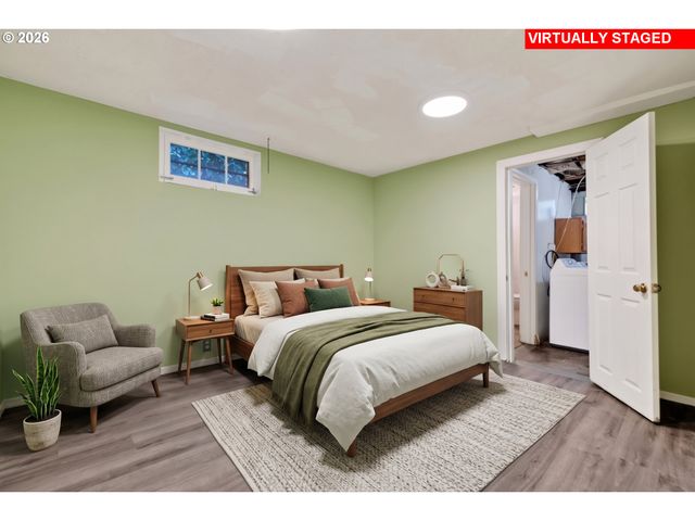 8301 Ne HASSALO St, Portland, OR 97220
