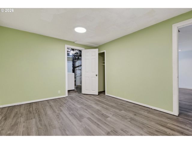 8301 Ne HASSALO St, Portland, OR 97220