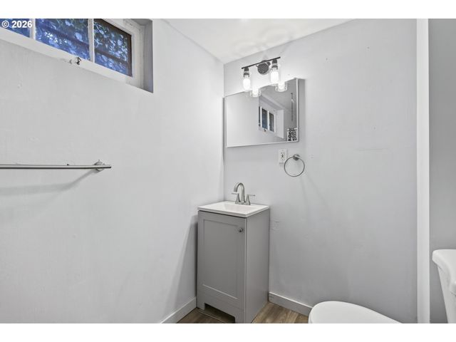 8301 Ne HASSALO St, Portland, OR 97220
