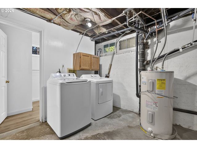 8301 Ne HASSALO St, Portland, OR 97220