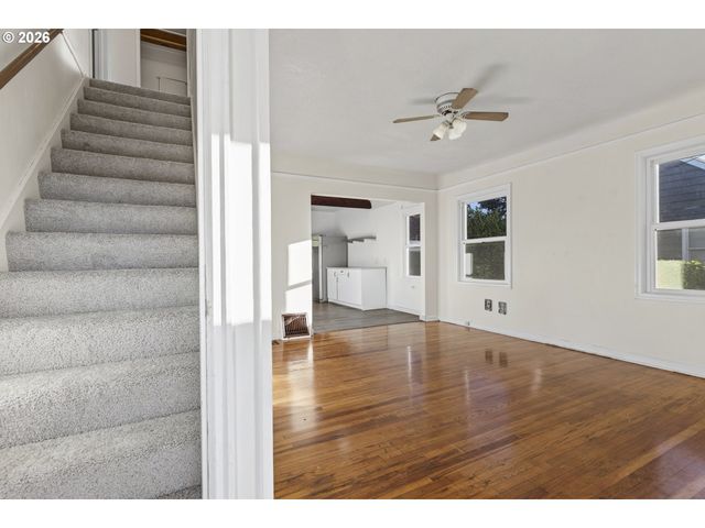 8301 Ne HASSALO St, Portland, OR 97220