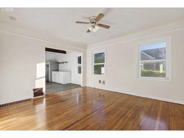 8301 Ne HASSALO St, Portland, OR 97220