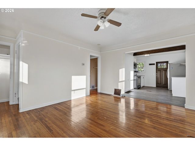 8301 Ne HASSALO St, Portland, OR 97220