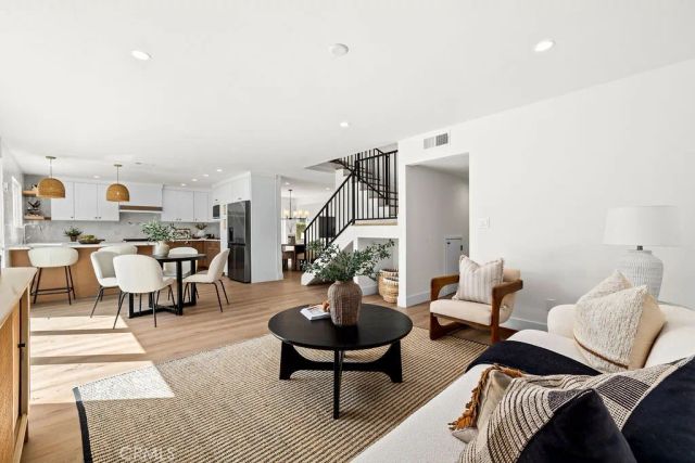 937 Carnation, Costa Mesa, CA 92626