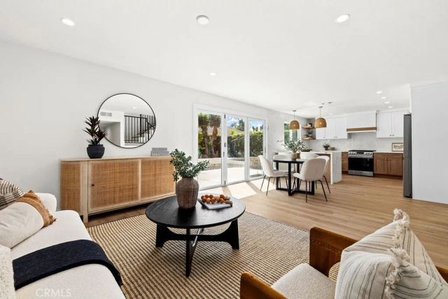 937 Carnation, Costa Mesa, CA 92626
